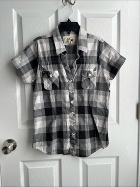 Vintage Soho Babe Short Sleeve Black & White Plaid Button-Down Shirt